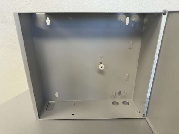 Naar omschrijving van 53605-1 - Metalen aansluitbox, met deur 320 x 280 x 54mm