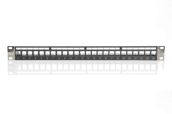 Naar omschrijving van DN-91411-LF - Modular Patch Panel, shielded, 24-port blank, 1U, Rack Mount, transp. label field, black