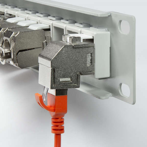 Naar omschrijving van NK4025 - Cat.6A Keystone Inline Coupler STP, 90° angled, metal housing