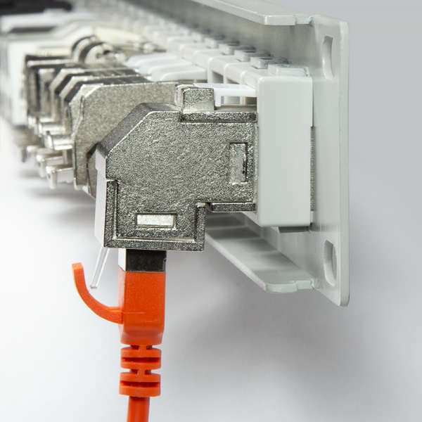 Naar omschrijving van NK4025 - Cat.6A Keystone Inline Coupler STP, 90° angled, metal housing