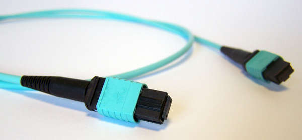 Naar omschrijving van MTP-OM3-12V-B-020-E - MTP Trunk cable Elite F-F OM3 12Fibers Type B 20m